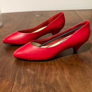 Mootsie Tootsies red low heels 8 1/2 M unworn